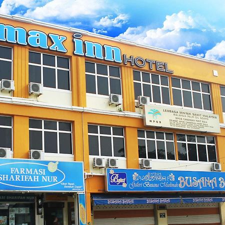 Max Inn Hotel Parit Raja Kültér fotó