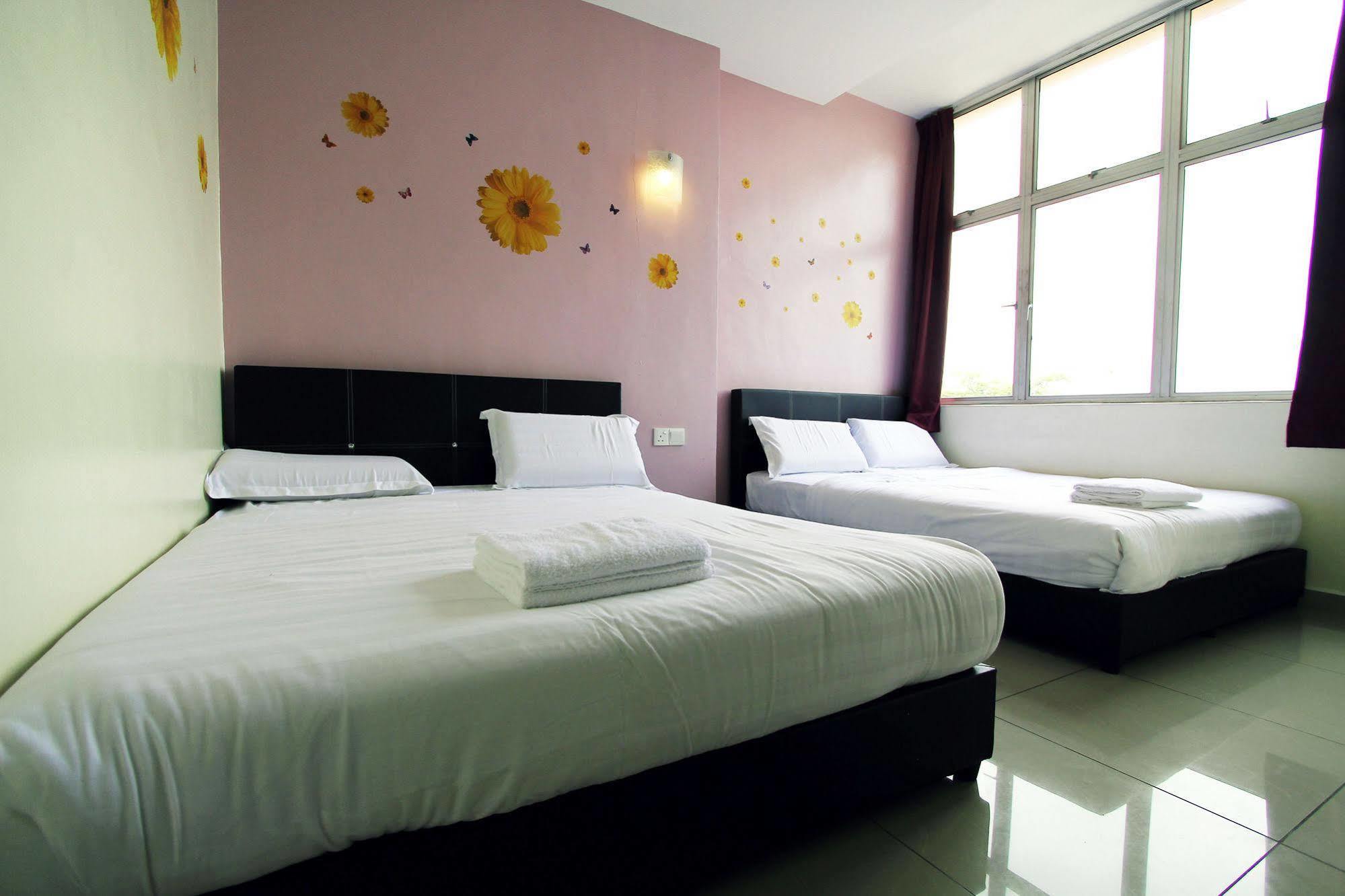 Max Inn Hotel Parit Raja Kültér fotó