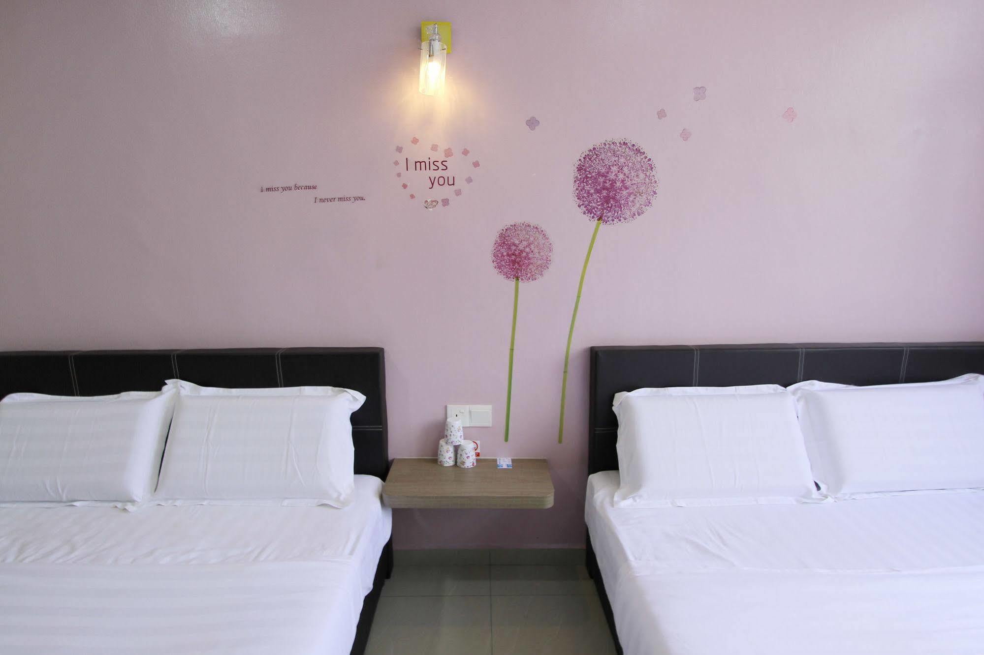 Max Inn Hotel Parit Raja Kültér fotó