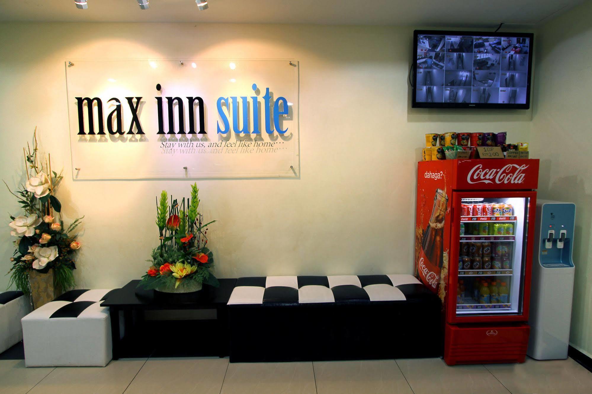 Max Inn Hotel Parit Raja Kültér fotó