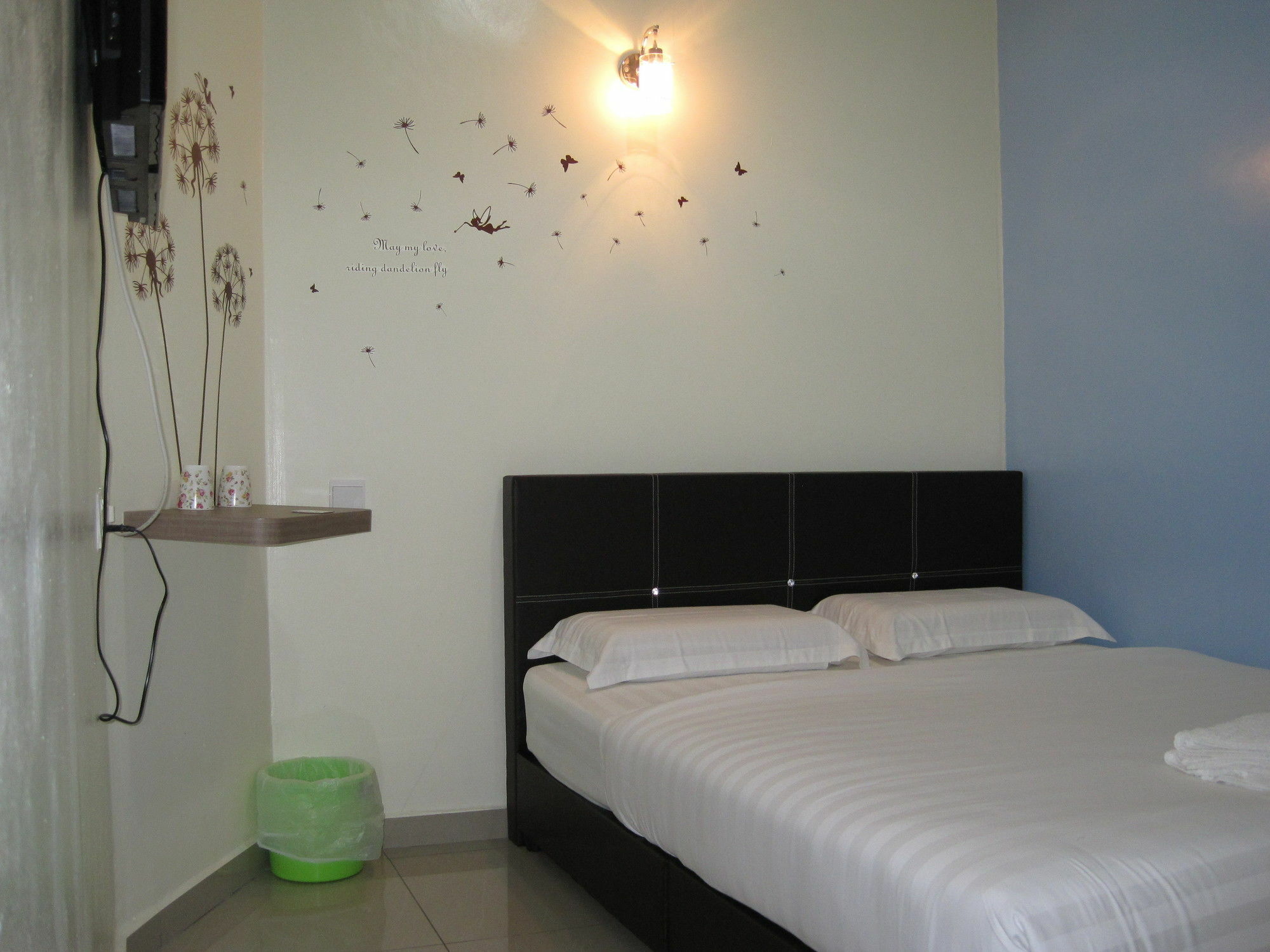 Max Inn Hotel Parit Raja Kültér fotó